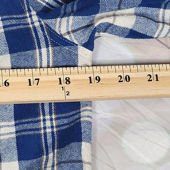 Netflix Stranger Things Plaid Boyfriend Shirt, Women's Medium - Picture 13 of 14